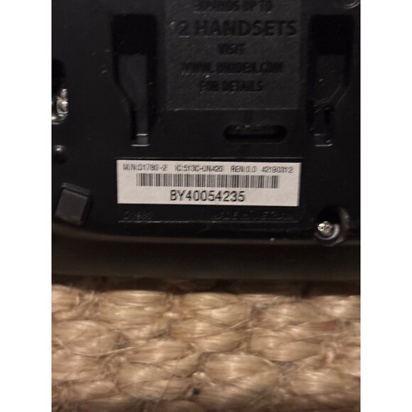 Uniden DECT 6.0 Digital Answering System & Cordless Phone W/ User Guide - Picture 3 of 3